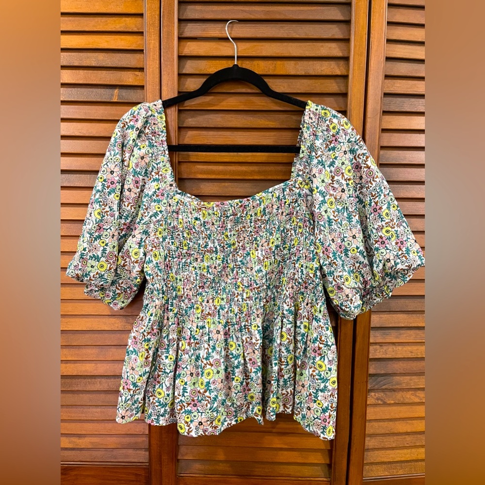 Floral print puff sleeve peplum top